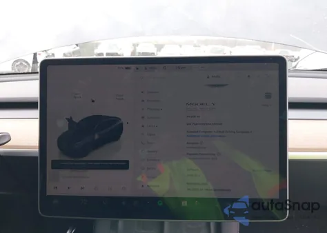 2024 Tesla Model Y Performance Dual Motor All-Wheel Drive z USA, uszkodzony, nr VIN 7SAYGDEF5RA330539